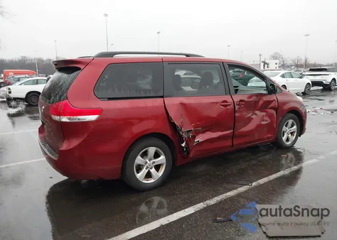 2011 Toyota Sienna Le V6 z USA, uszkodzony, nr VIN 5TDKK3DC9BS002323
